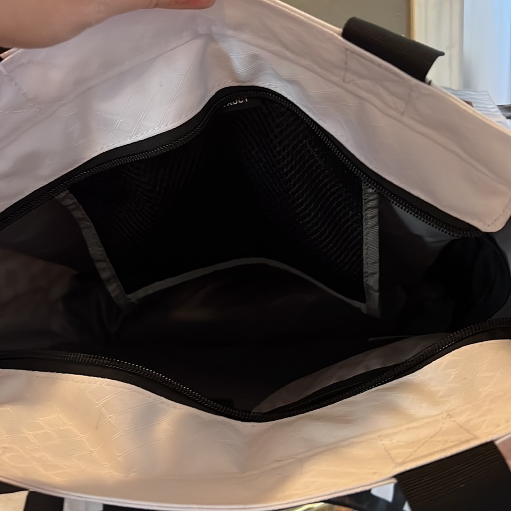 Vans Construct bag. White and black. Can hold a skateboard through the back. NWT - Picture 11 of 16